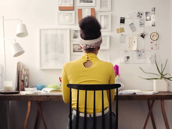 8 Posture Correctors That Will Help You Stop Slouching | Self.com asks Heather Jeffcoat, DPT